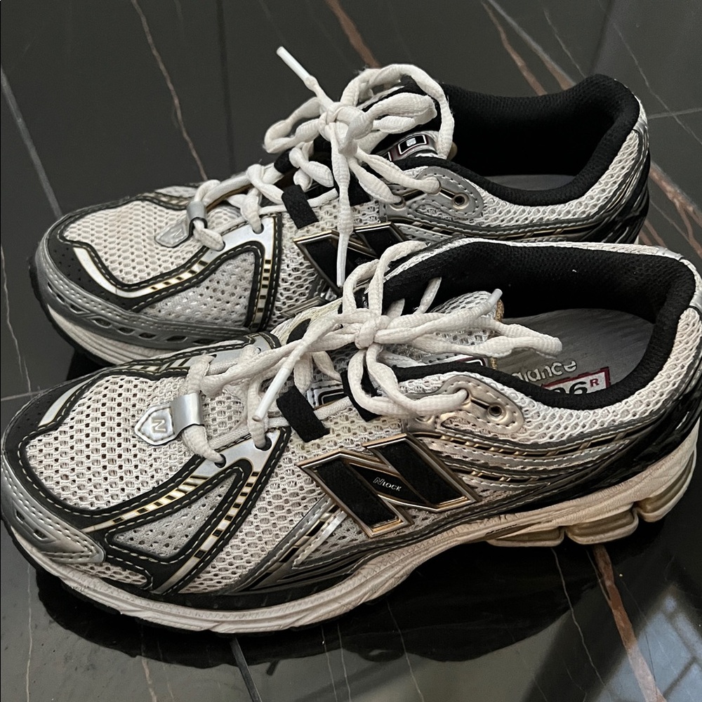New Balance 1906 Mesh Sneakers in Gold and Silver gently worn size 7 womens